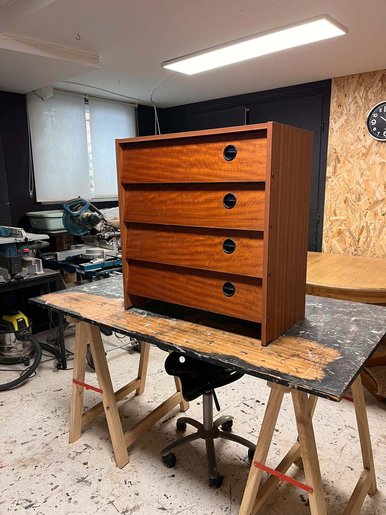 Atelier DIY rénovation restauration meuble vintage bois idée cadeau artisanal orignal Fête des Mères 2026