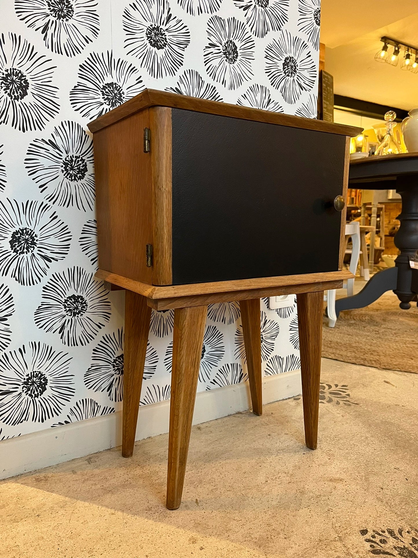 table de chevet scandinave bois et noir