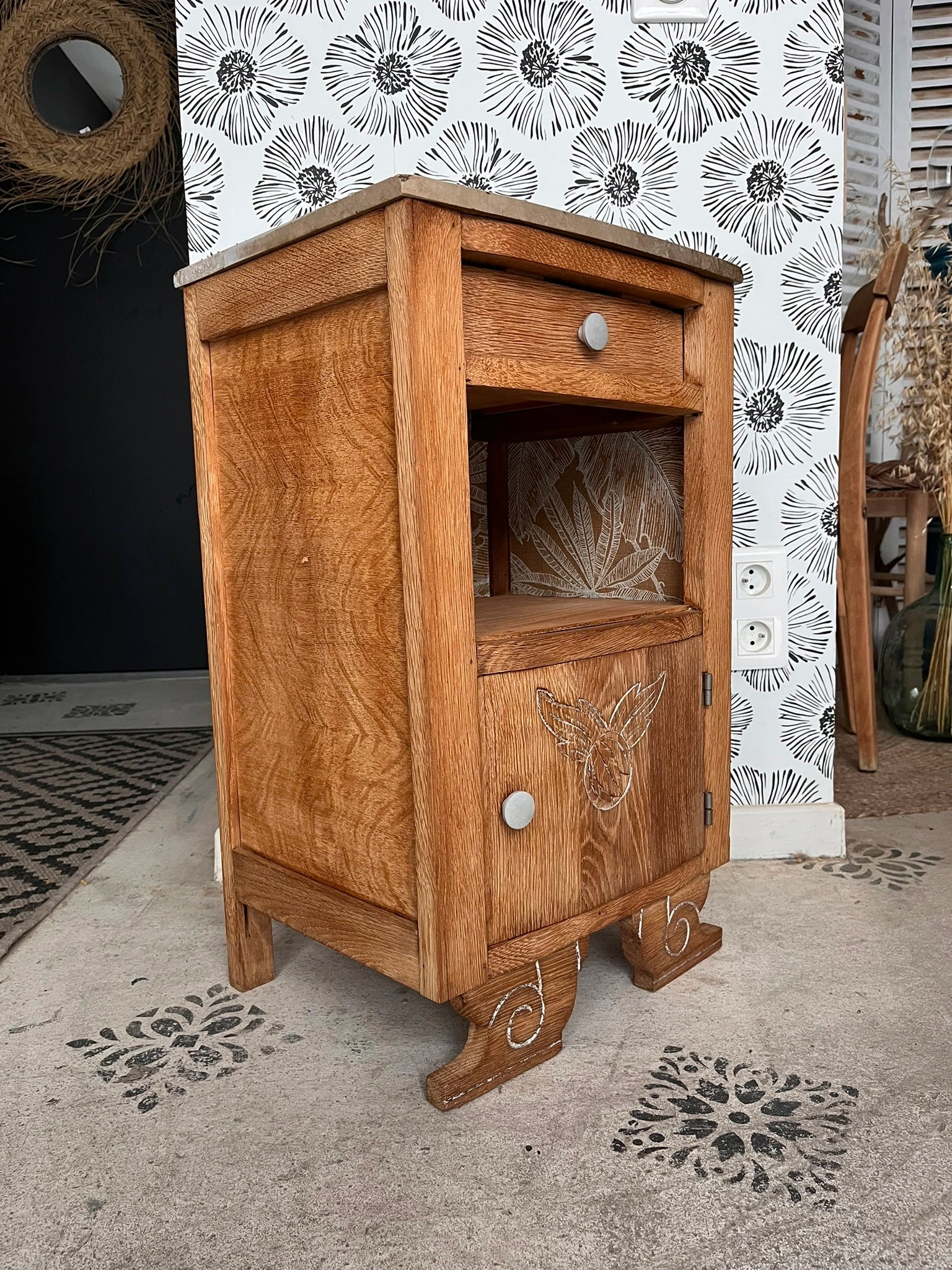 Table de chevet vintage Art Déco Eglantine bois et marbre Bordeaux