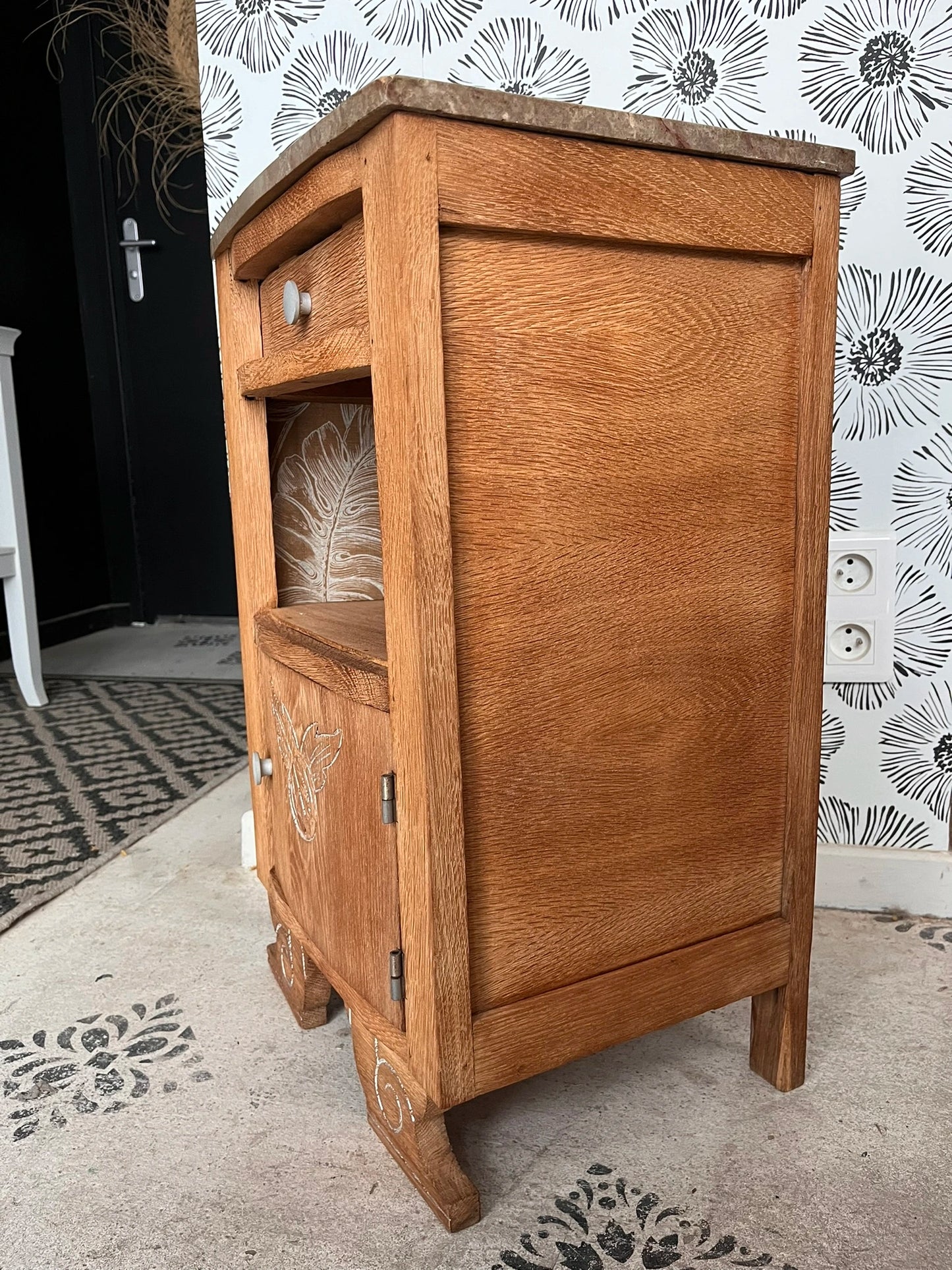 Table de chevet vintage Art Déco Eglantine bois et marbre Bordeaux