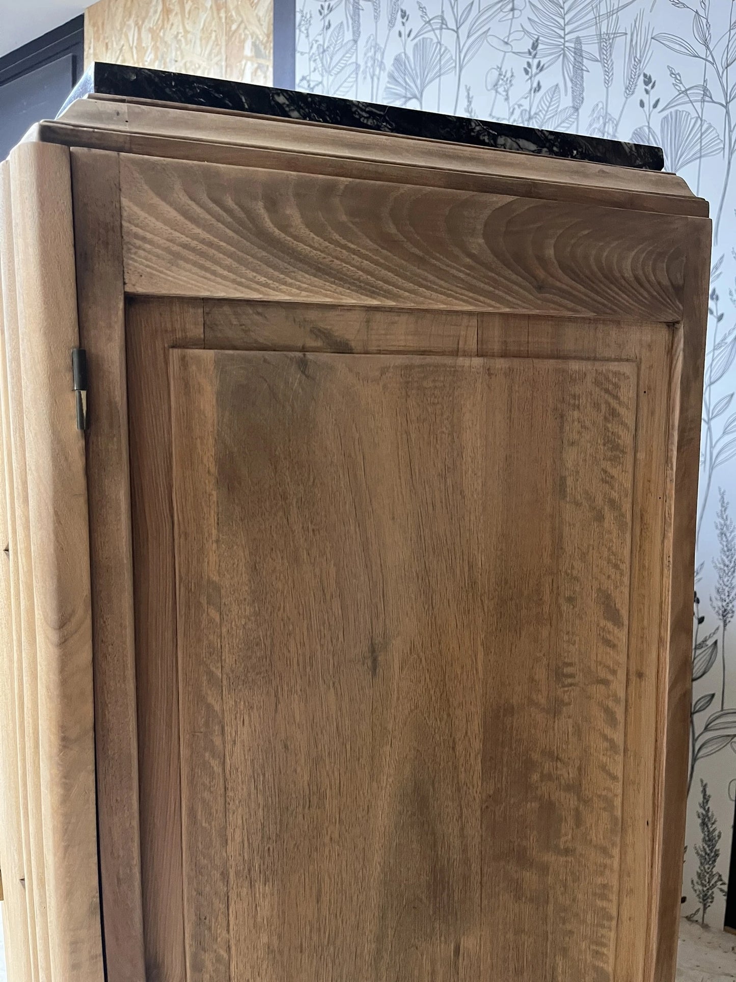 Buffet vintage Art Déco Ysandre bois massif marbre 3 portes 1 tiroir Bordeaux