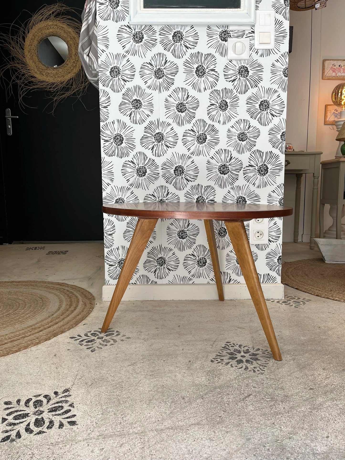 table basse scandinave marqueterie bois pieds compas