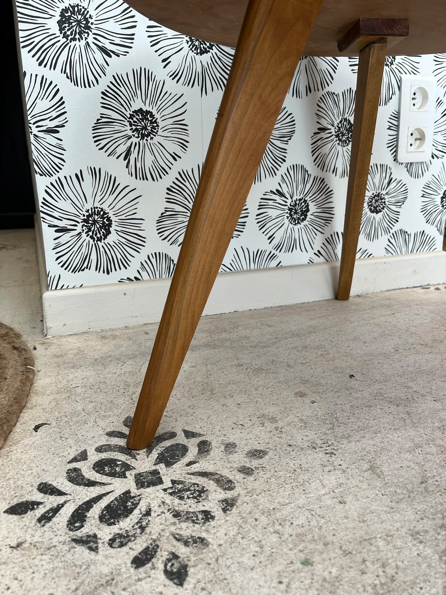 table basse scandinave marqueterie bois pieds compas