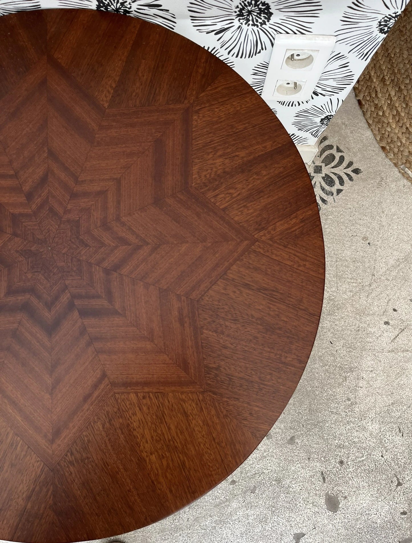 table basse scandinave marqueterie bois pieds compas