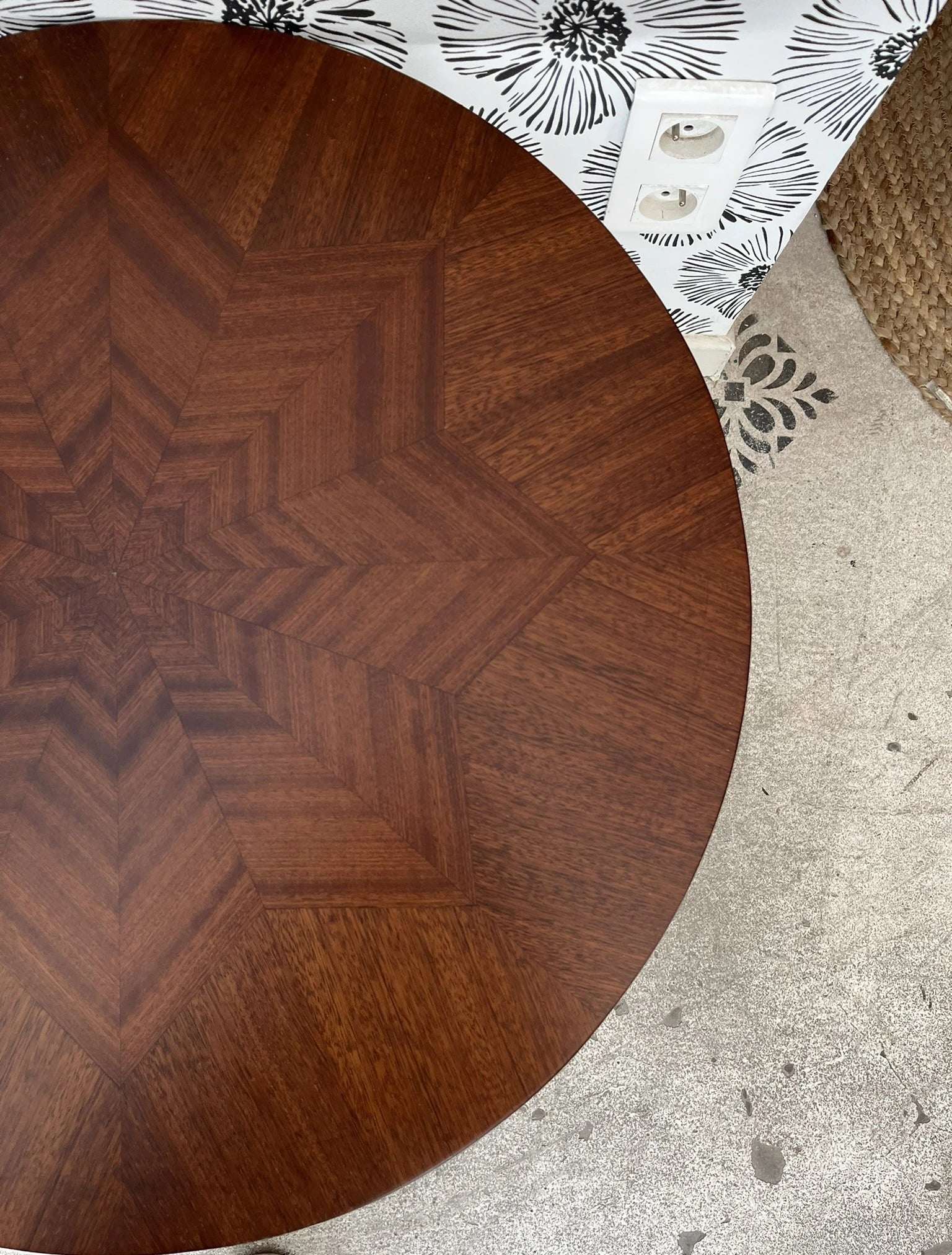 table basse scandinave marqueterie bois pieds compas