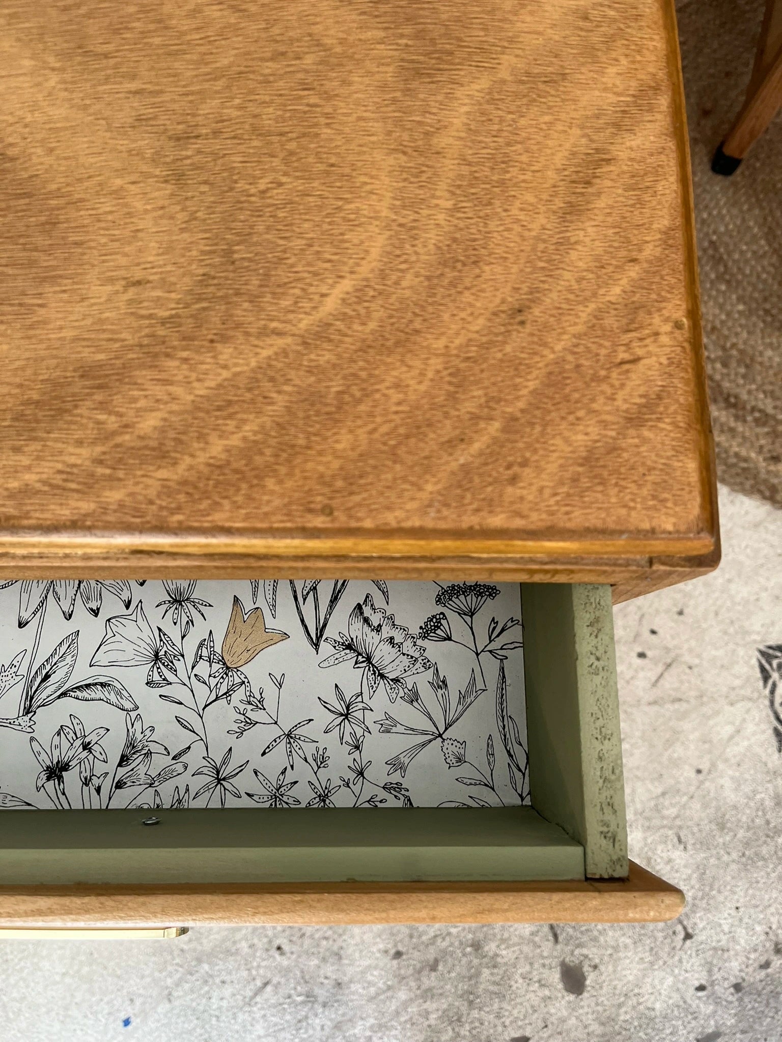 Chiffonnier commode vintage scandinave tiroirs bois, doré, pieds compas