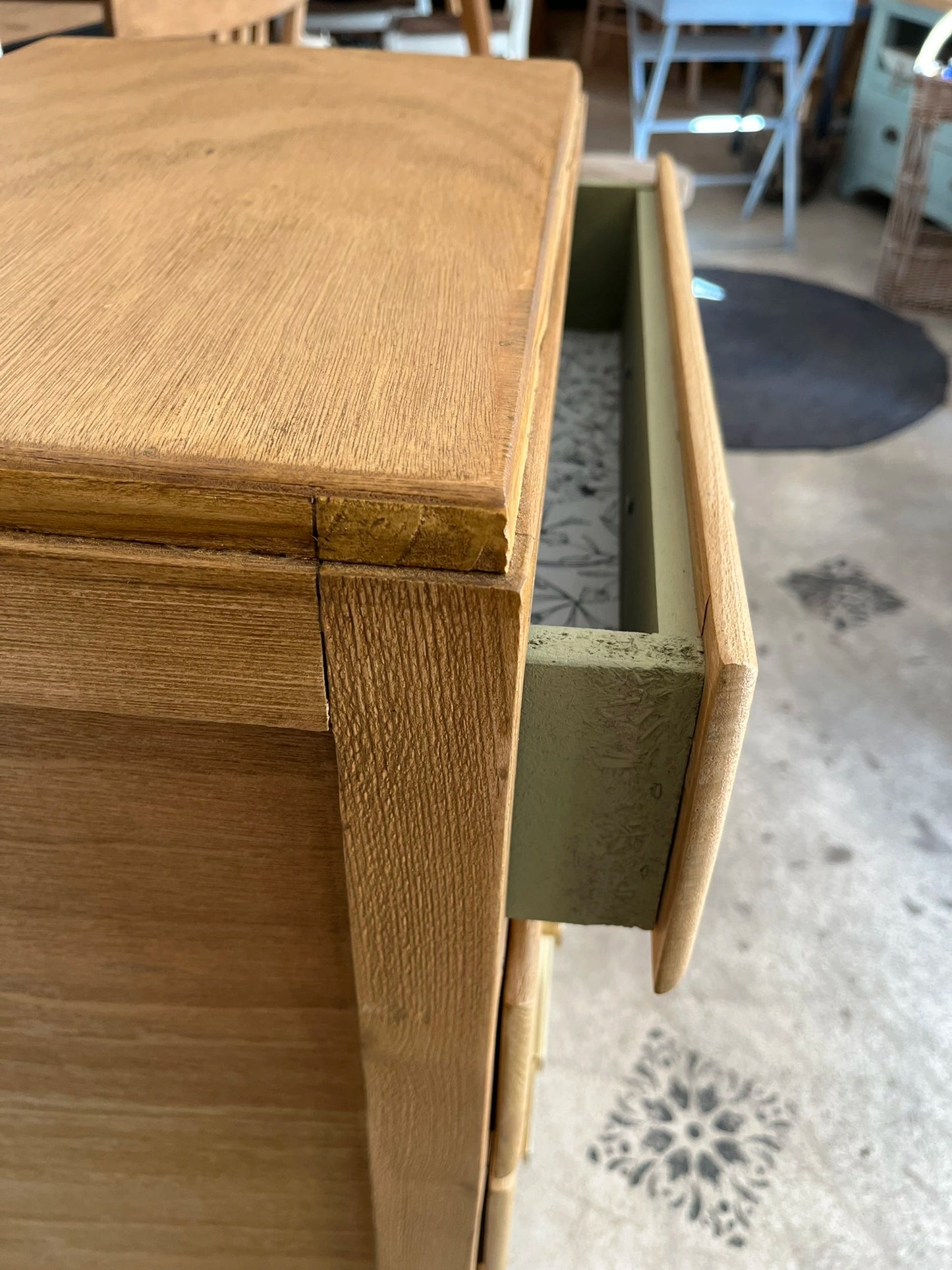 Chiffonnier commode vintage scandinave tiroirs bois, doré, pieds compas