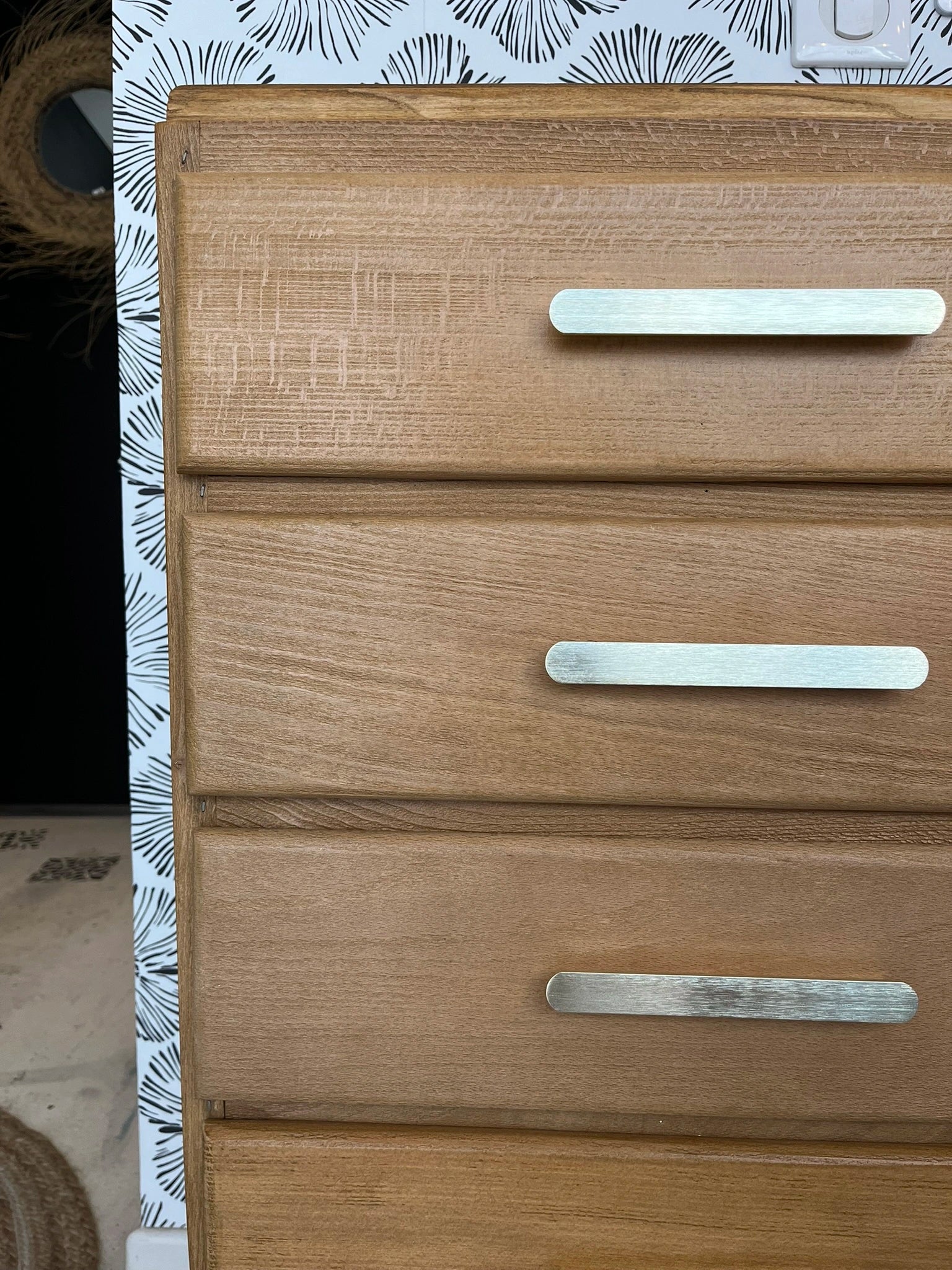 Chiffonnier commode vintage scandinave tiroirs bois, doré, pieds compas