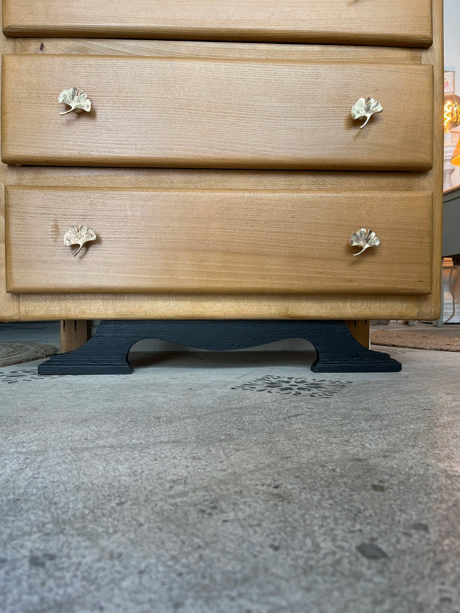 Commode Hanaé bois Art Déco feuilles de ginkgo