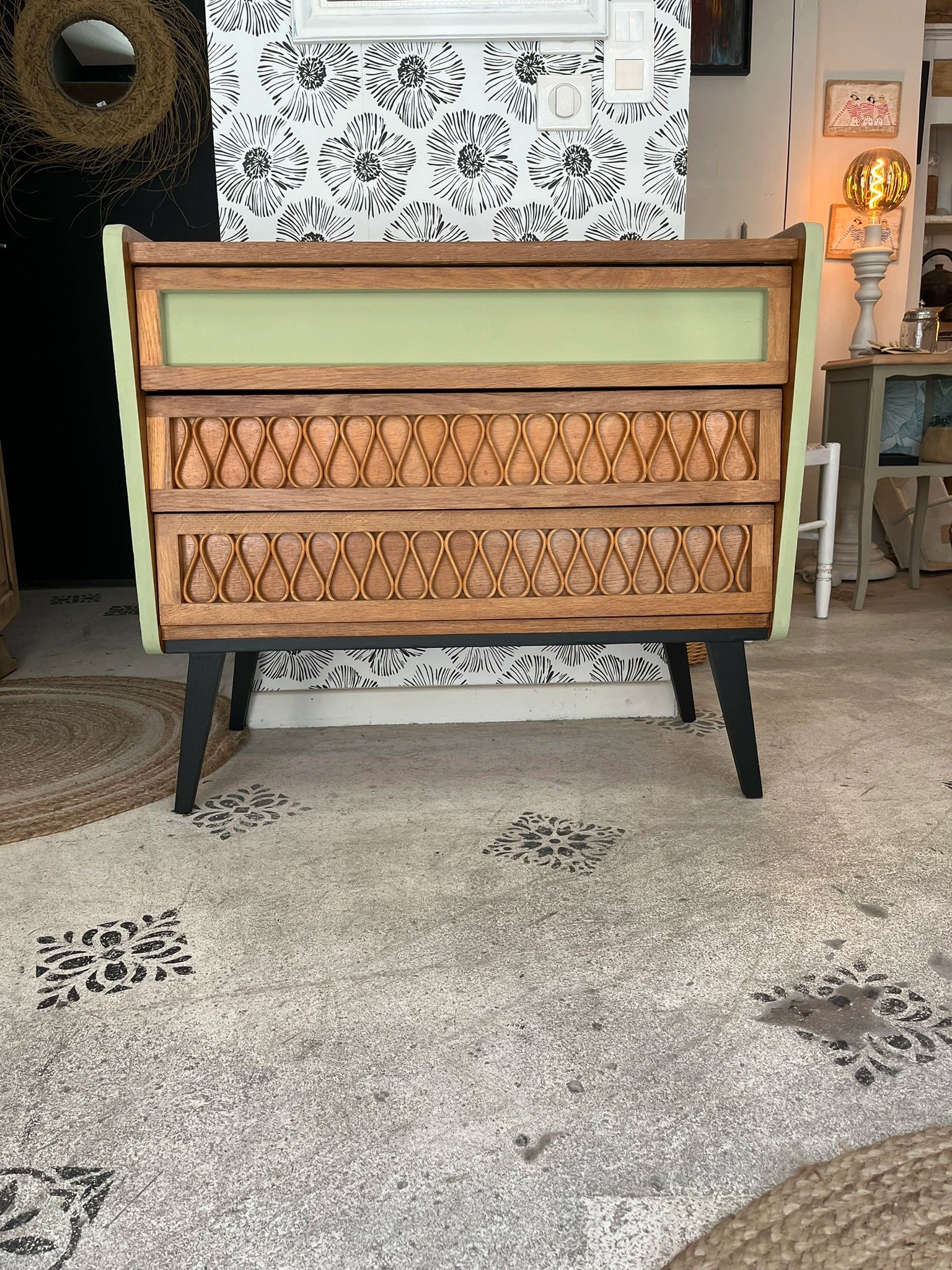 Commode Isadora années 50-70 scandinave rotin pieds compas