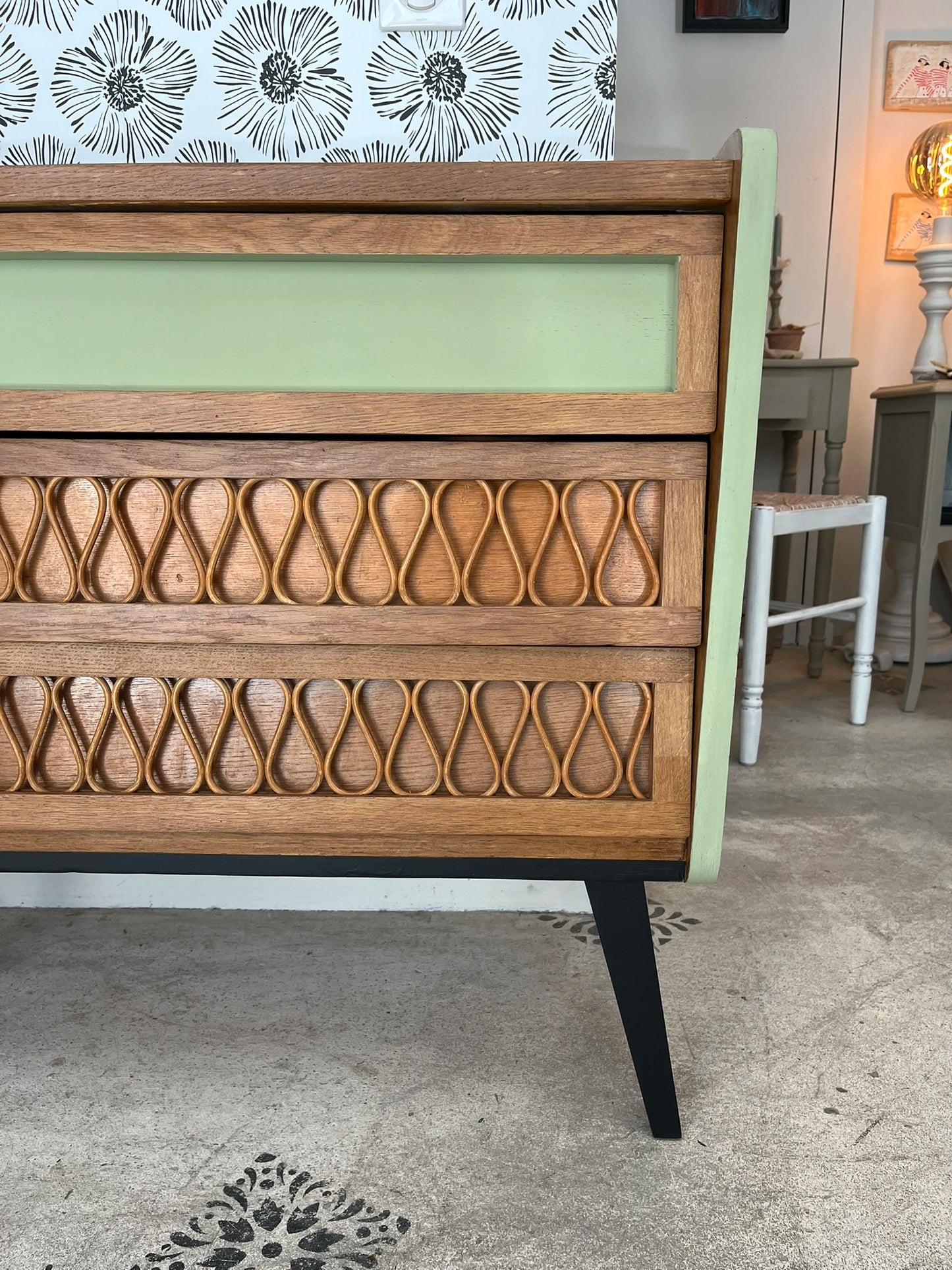 Commode Isadora années 50-70 scandinave rotin pieds compas