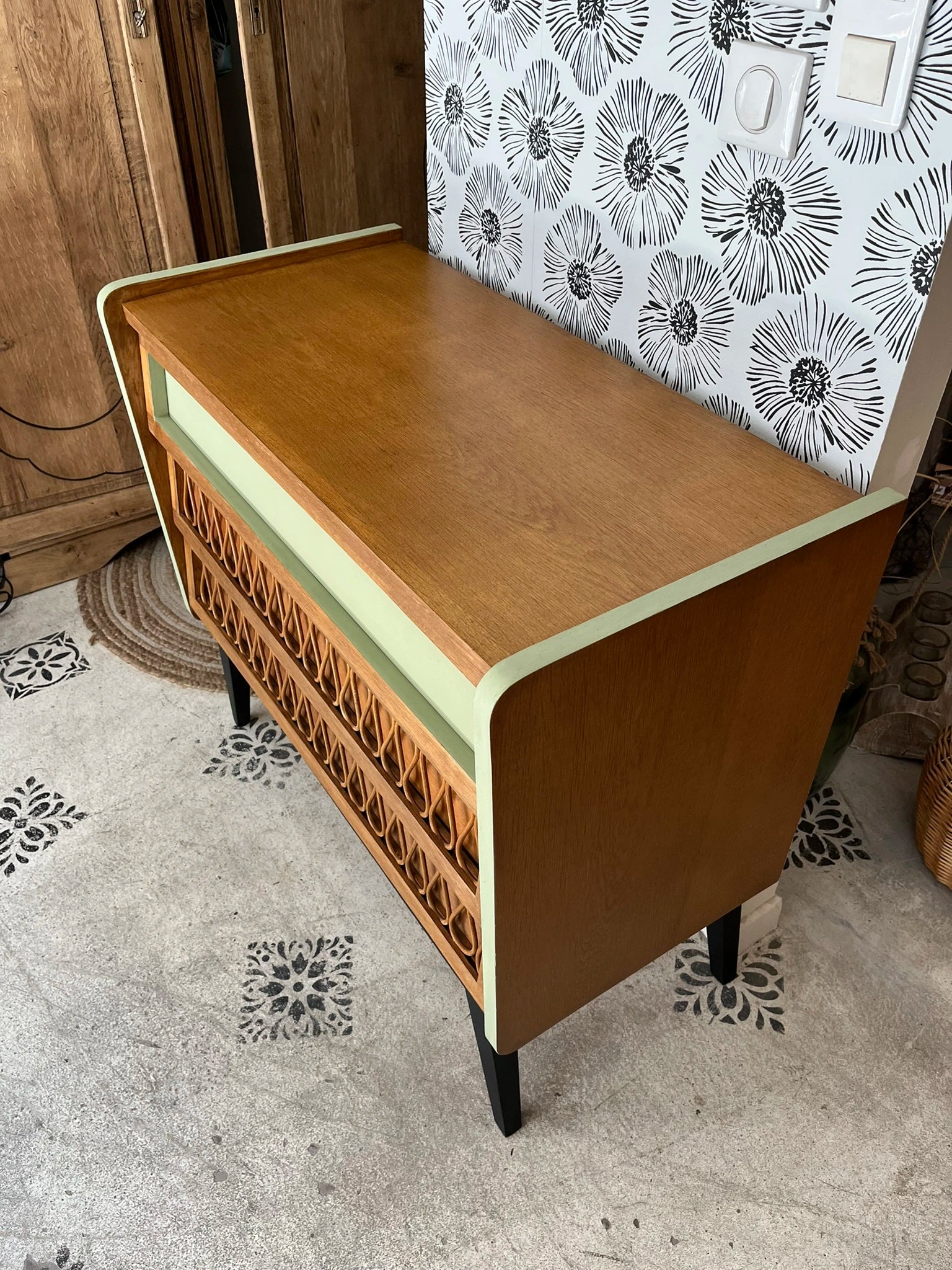 Commode Isadora années 50-70 scandinave rotin pieds compas
