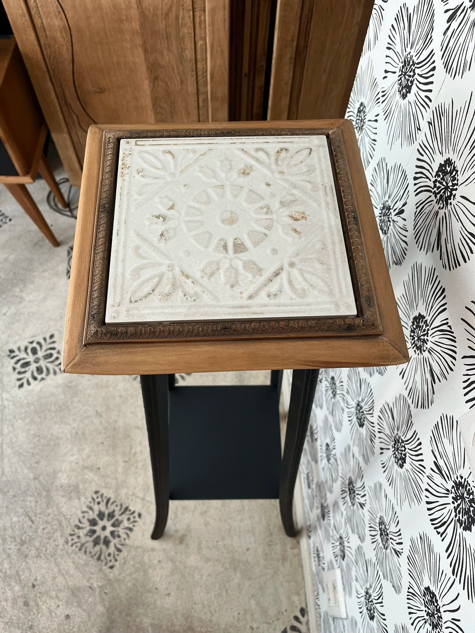 Sellette porte-plante, support plante bois massif, noir et gris