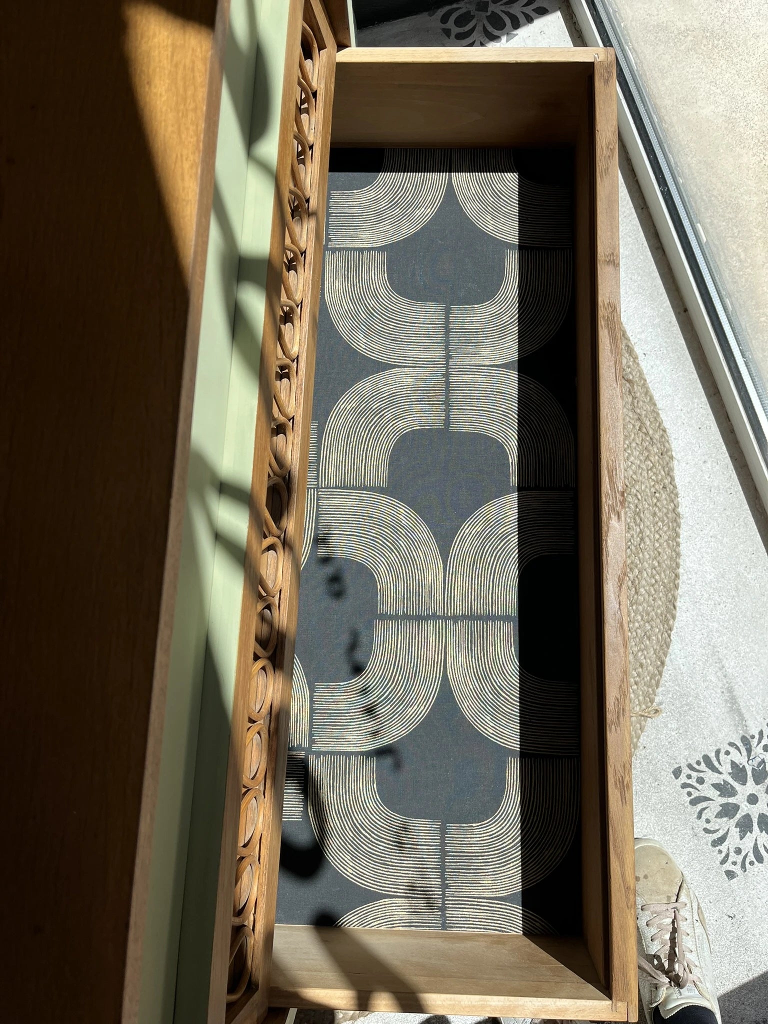 Commode Isadora années 50-70 scandinave rotin pieds compas