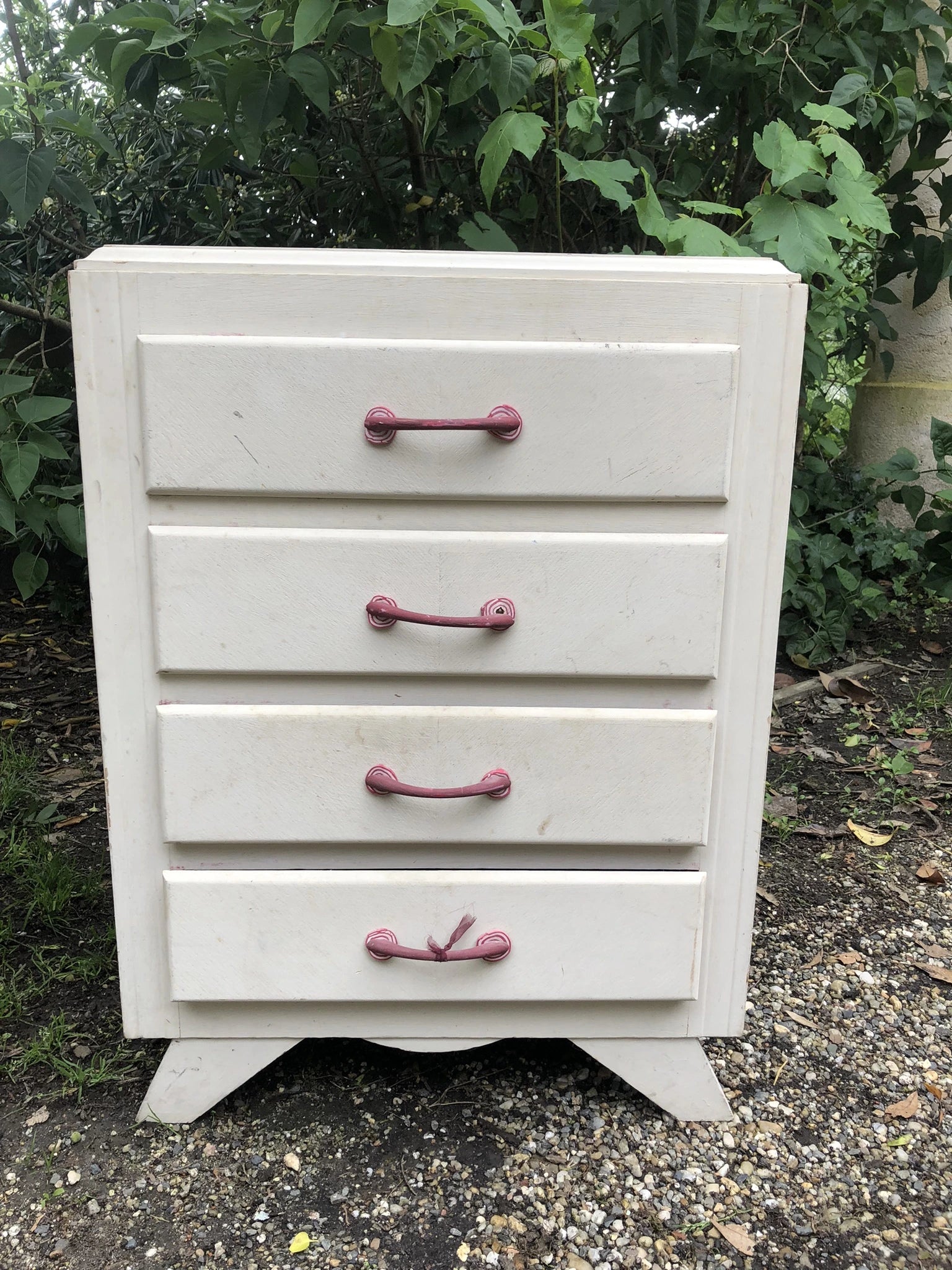 Commode en bois style scandinave avant relooking