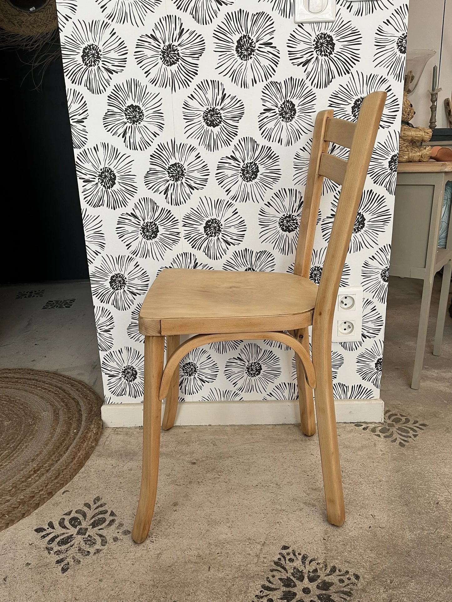 Chaise vintage bistrot Baumann Nao bois scandinave