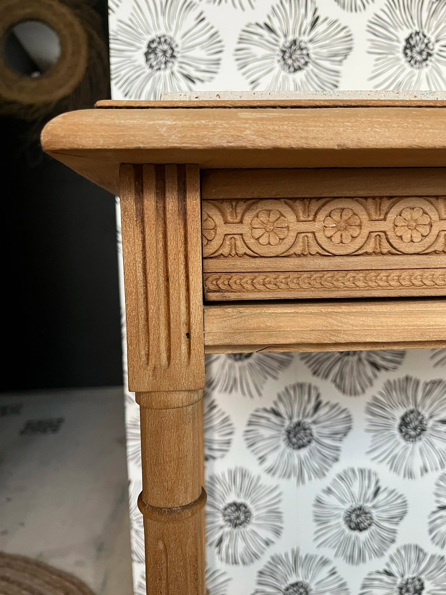 Console petit bureau vintage Calixte sculpté bois massif et marbre