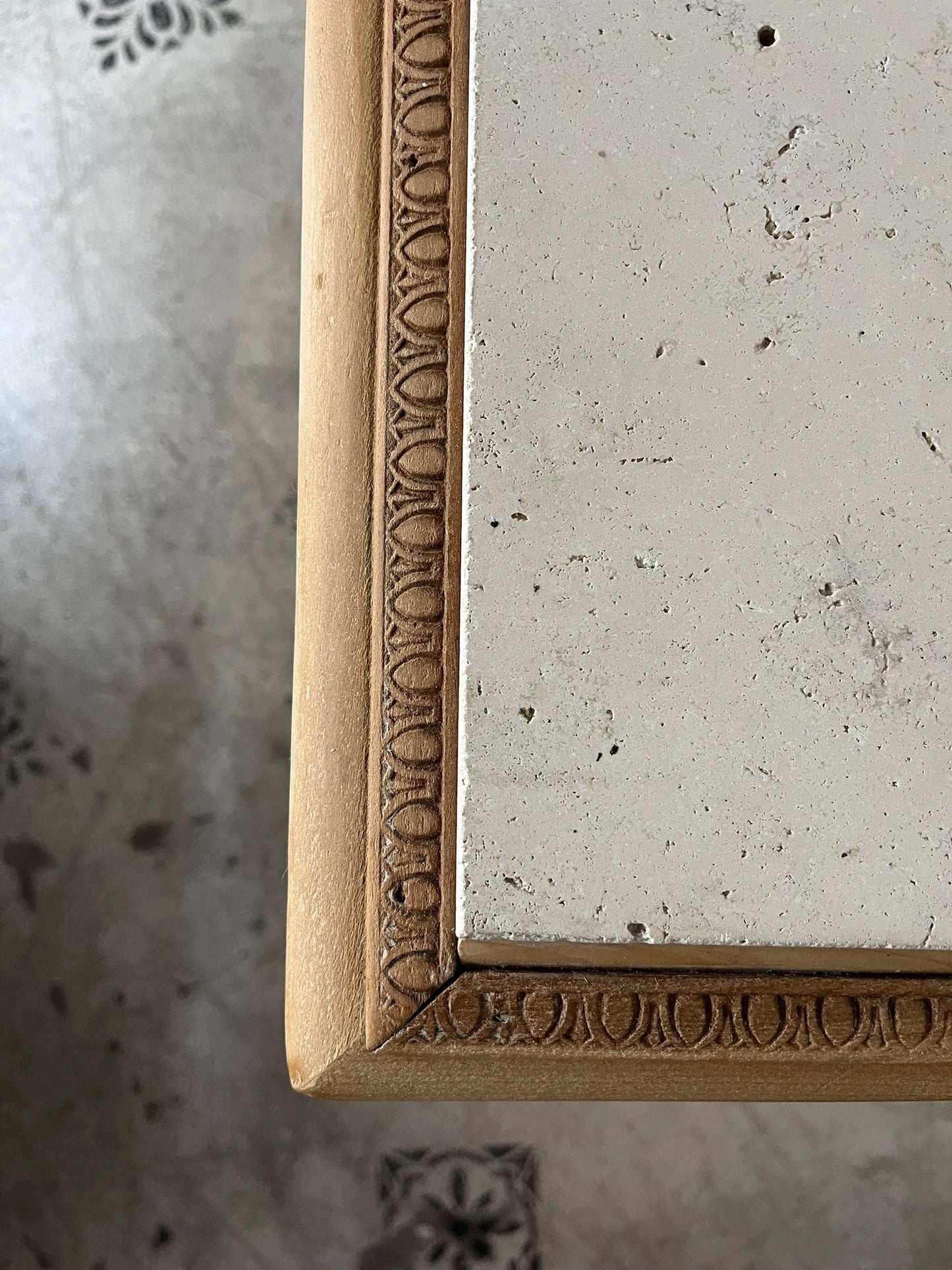 Console petit bureau vintage Calixte sculpté bois massif et marbre