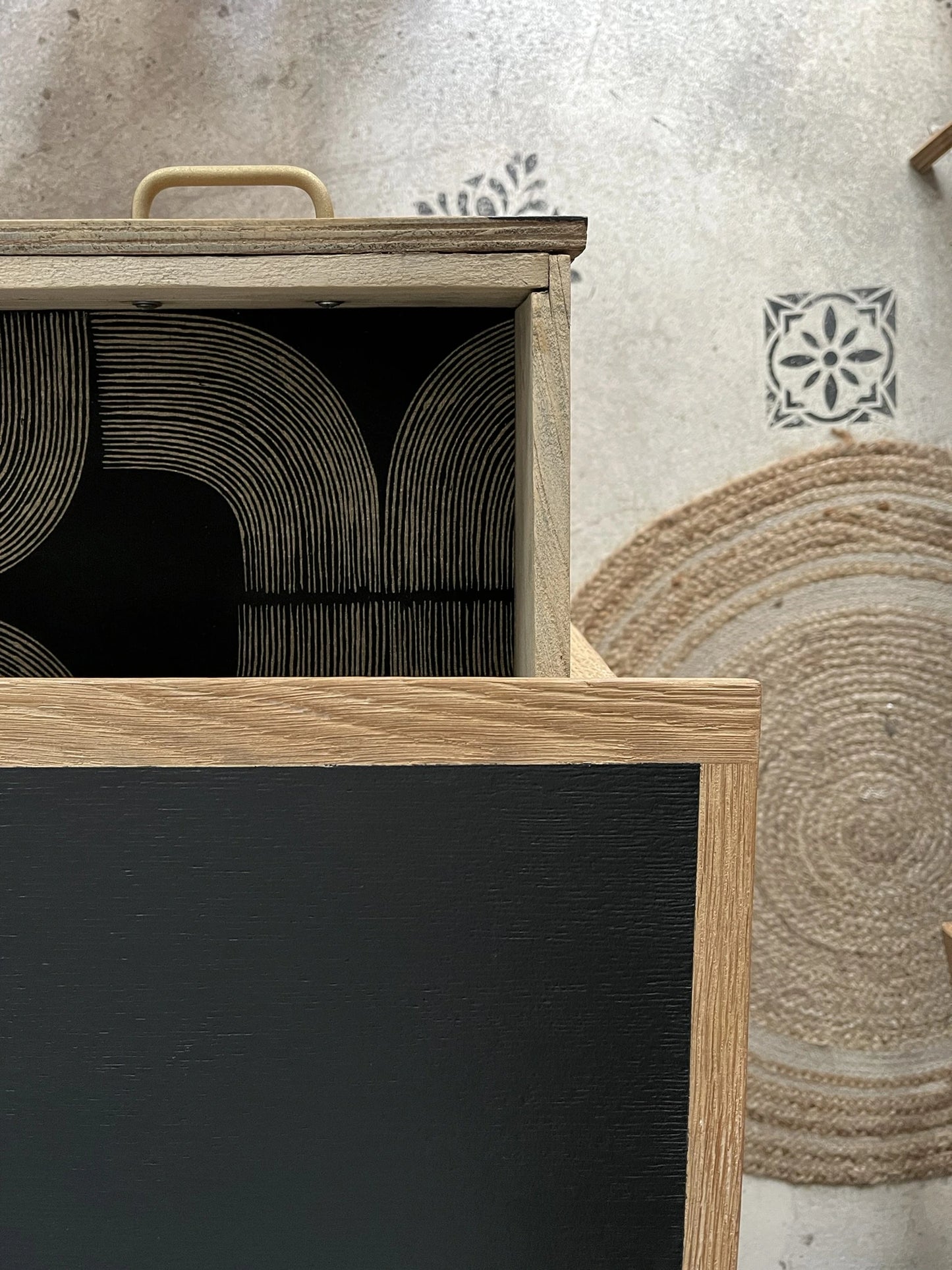 Commode vintage Thélio scandinave bois et noir 4 tiroirs