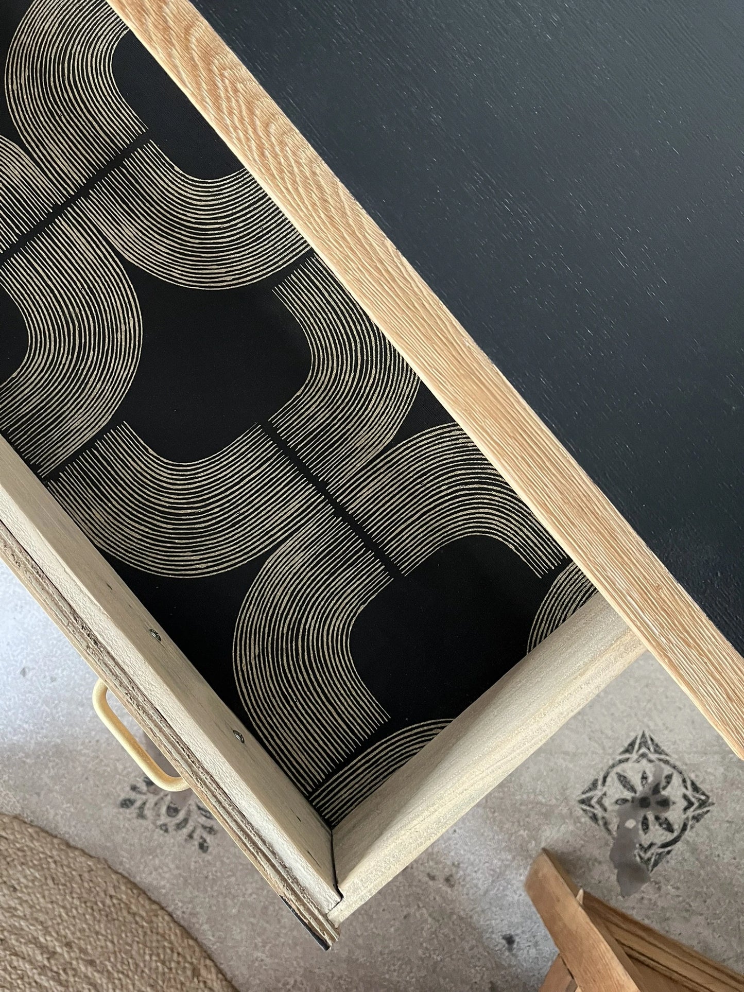 Commode vintage Thélio scandinave bois et noir 4 tiroirs