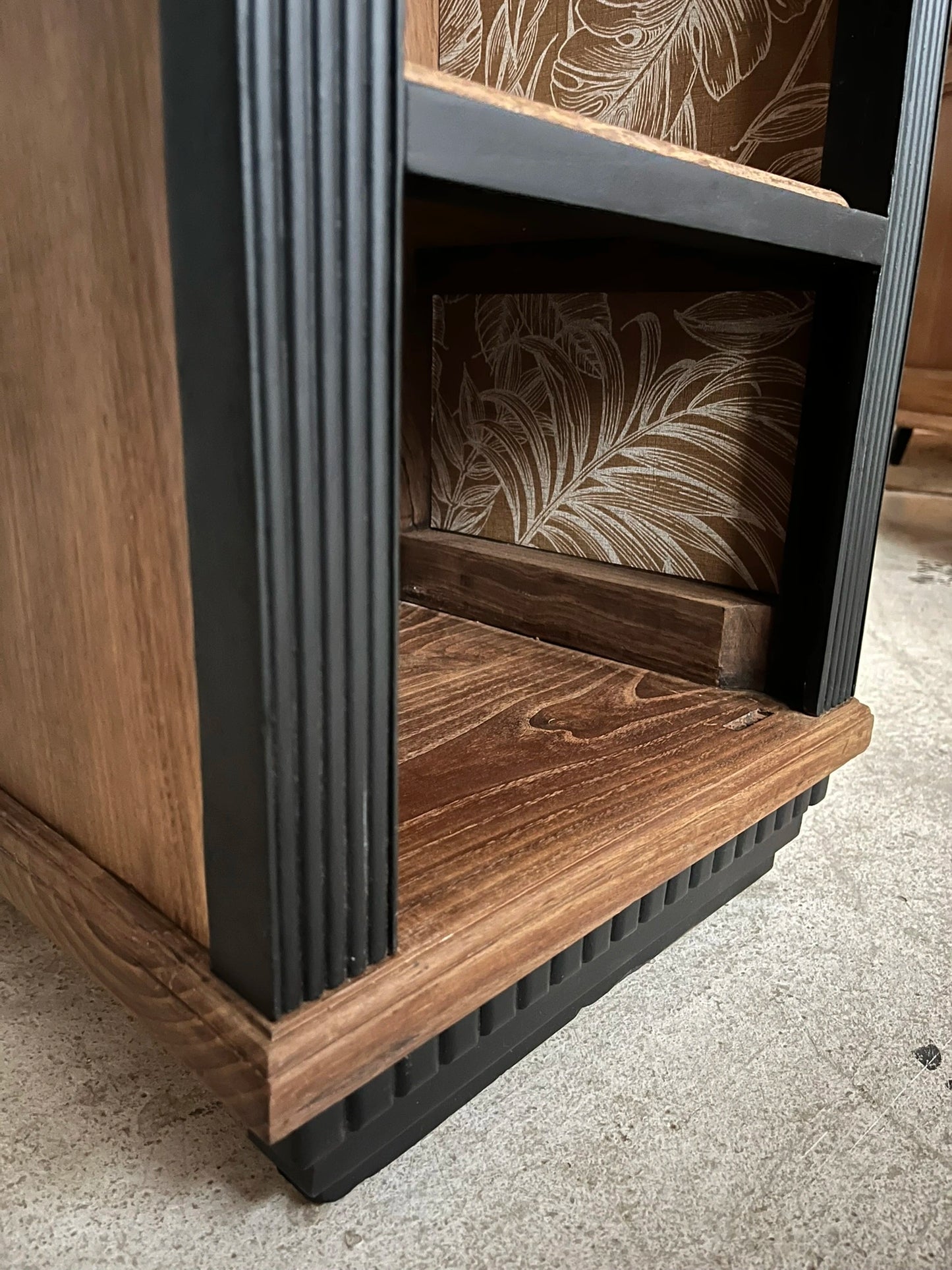 Table de chevet meuble d'appoint buffet vintage Aëla Art Déco bois massif chêne