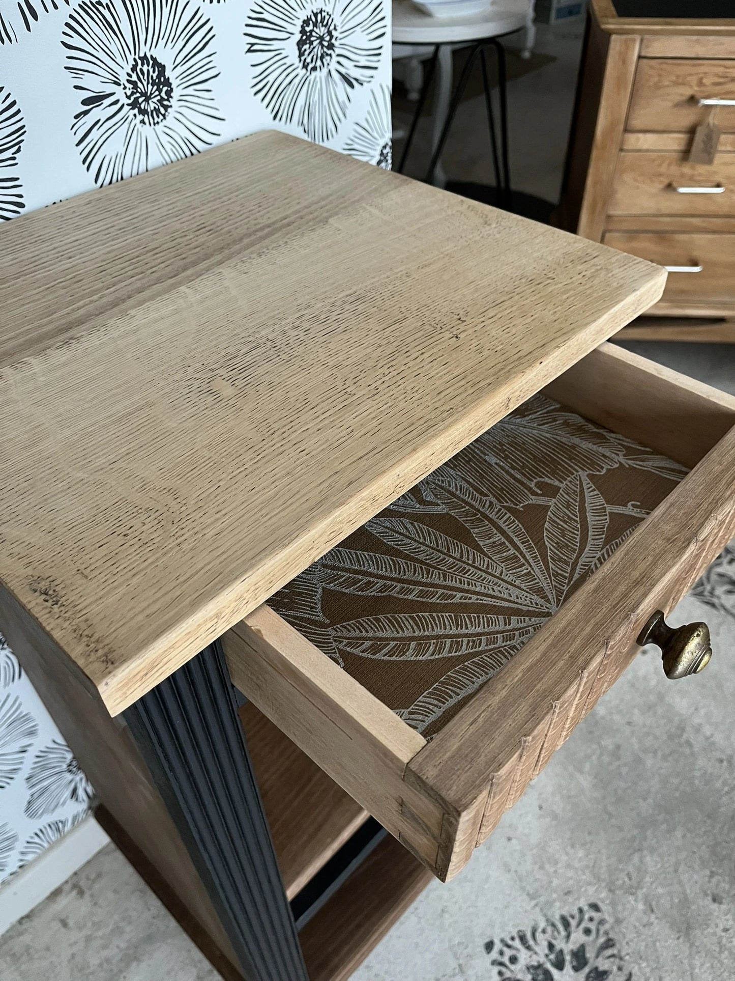 Table de chevet meuble d'appoint buffet vintage Aëla Art Déco bois massif chêne