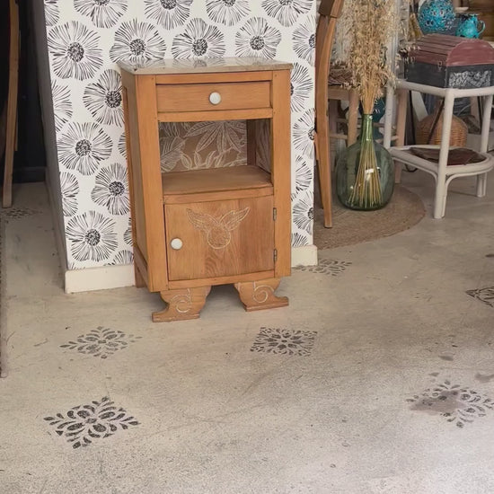 Table de chevet vintage Art Déco Eglantine bois et marbre Bordeaux