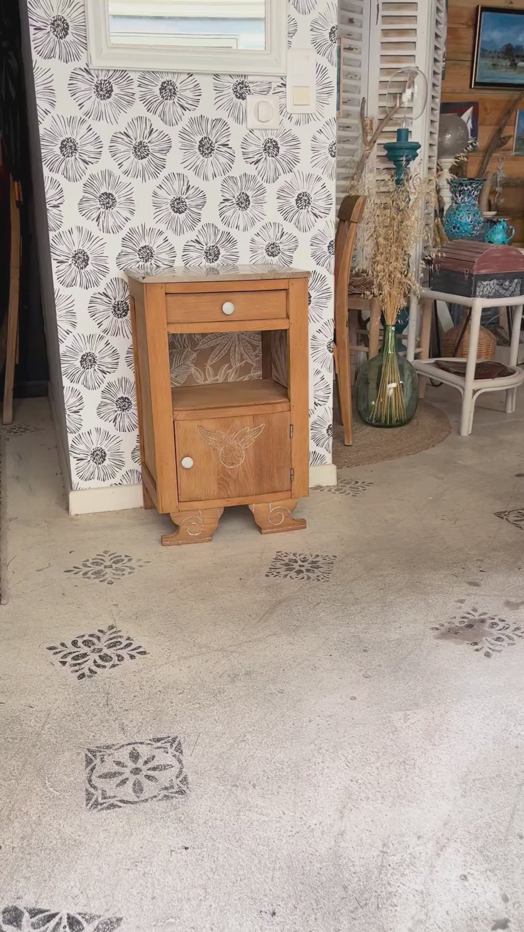 Table de chevet vintage Art Déco Eglantine bois et marbre Bordeaux