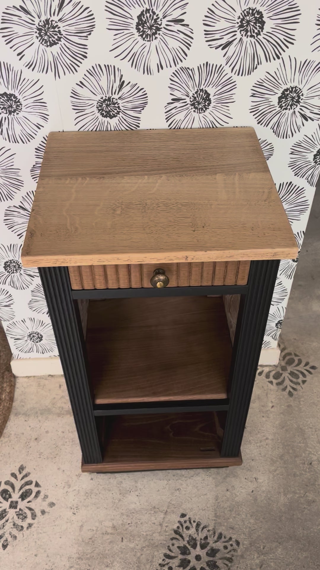 Table de chevet meuble d'appoint buffet vintage Aëla Art Déco bois massif chêne