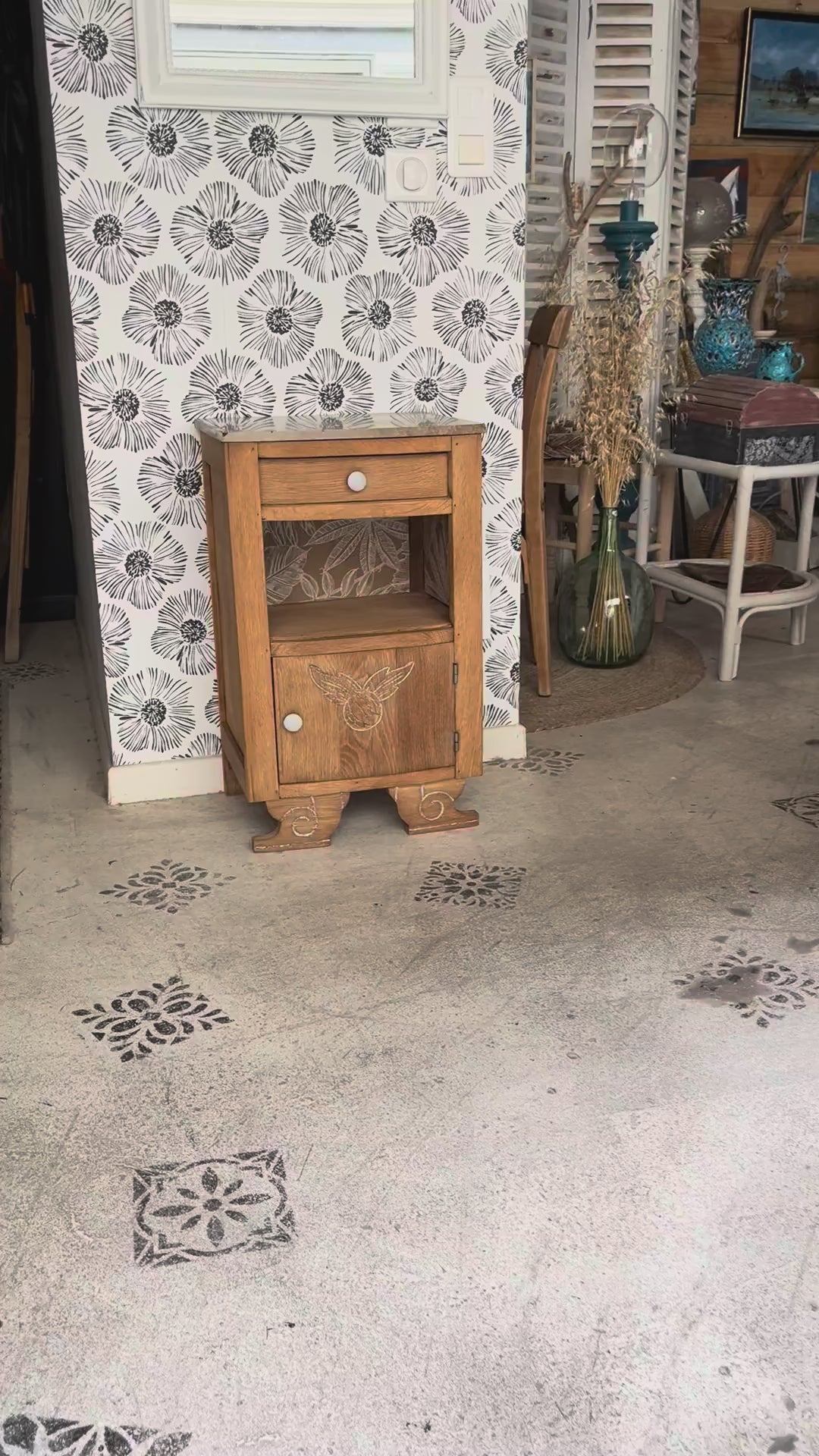 Table de chevet vintage Art Déco Eglantine bois et marbre Bordeaux