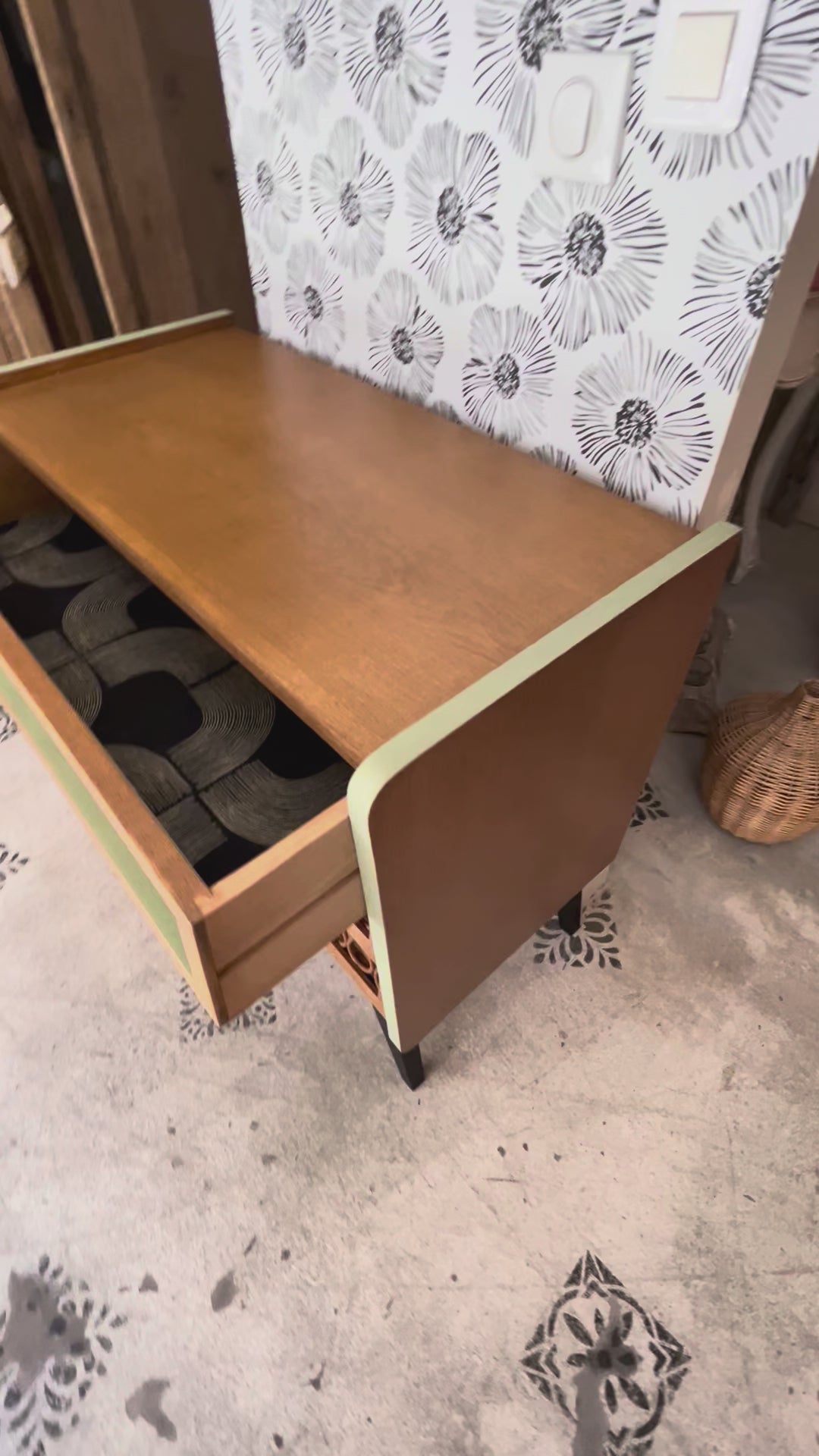 Commode Isadora années 50-70 scandinave rotin pieds compas